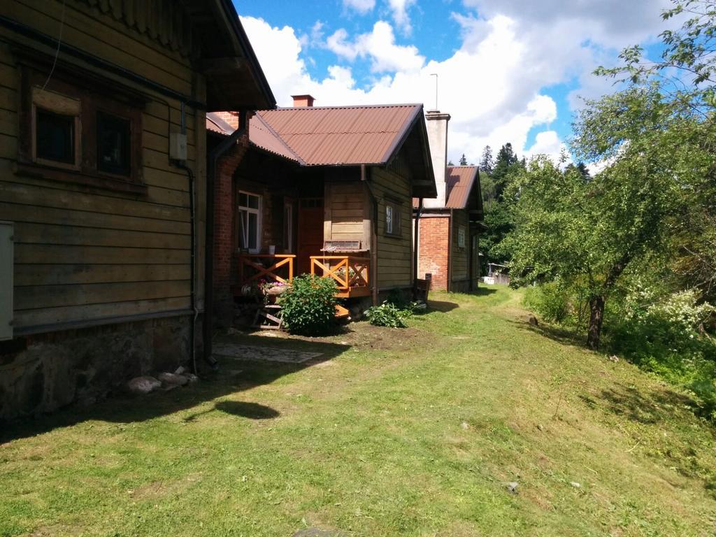 Hotel Viesu Nams Vilhelmine à Līgatne Extérieur photo